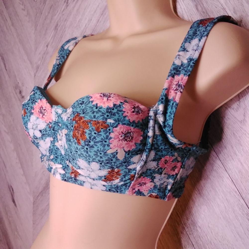 Time And Tru Women's Printed Balconette Swimwear Top Size: Small - Picture 2 of 5
